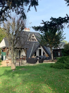 Maison champêtre avec vue sur un étang